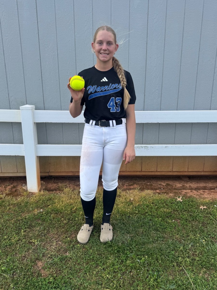 Joining this seasons bomb squad is <a href="/HaileyRhodes43/">HaileyRhodes2028</a> with a 2-run rocket over center field! Hailey went 3 for 3 with 3 RBIs in her teams win today!