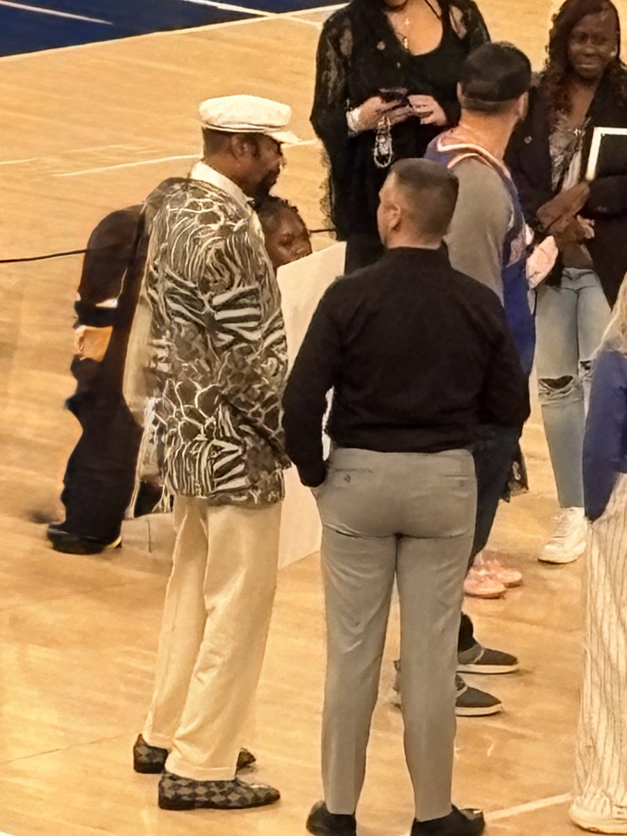 Battery in my back tweet media