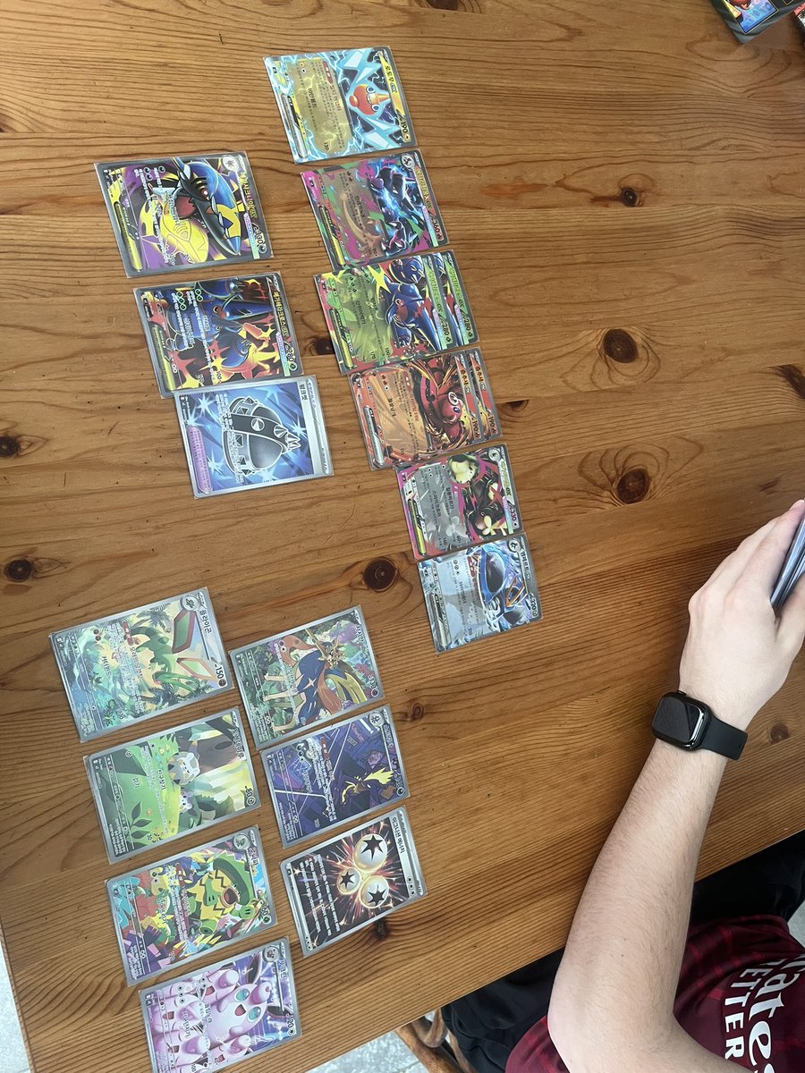 Cartes en main tweet media