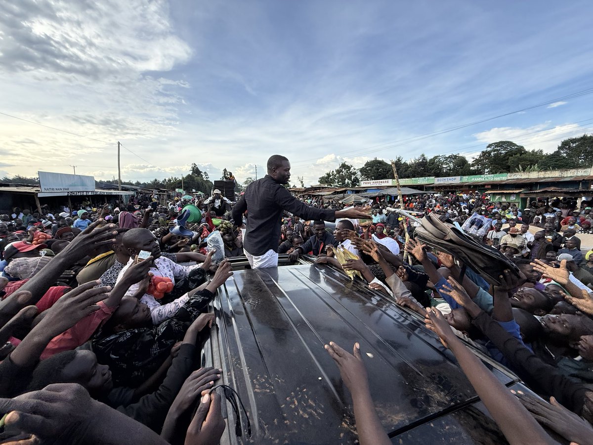 Seeh28875's tweet photo. Omwami says his life has changed drastically, it is scary for him 😢 Imagine losing a Father, a Mentor and all over sudden the onus is on you to carry his legacy and a Nation on your back 😭 All while facing a formidable enemy 😫 May God guide and strengthen you, Mr. President. https://t.co/sgdSsc7k77