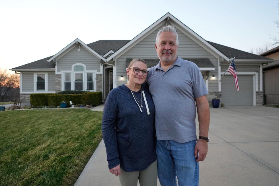 Irandiasporaa's tweet image. Housing market trends favor home shoppers, but Iran war clouds the outlook for mortgage rates - AP News dlvr.it/TRsr0p #HousingMarket #MortgageRates #HomeBuyers #RealEstate #HomeShopping
