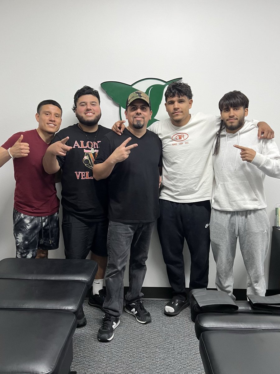 DrSamTheChiro's tweet image. Coach Jose And The Boys Stopped By The New Office For Some Chiropractic Tuneups. Primero Dios 👊🏻 #proboxing #chiropractor #boxeadores