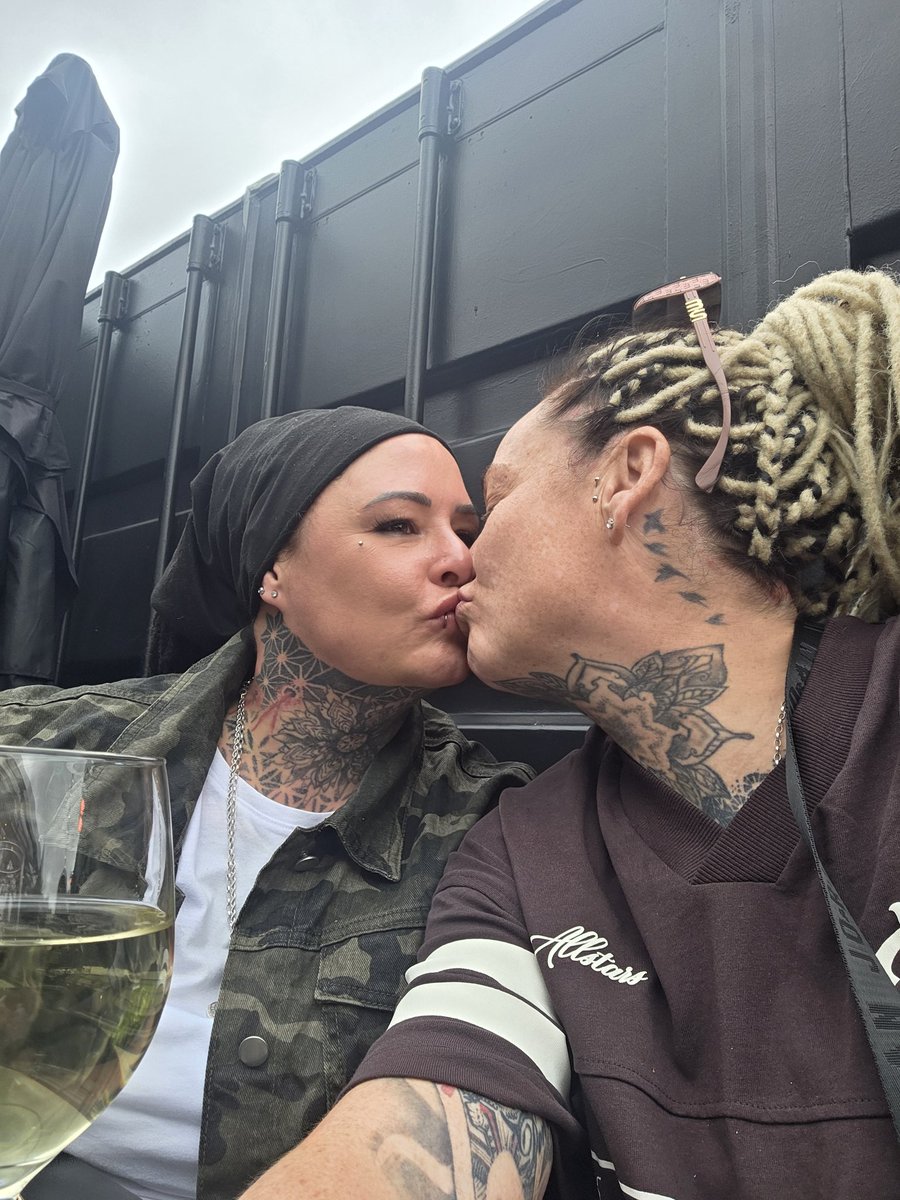 freckles9982 tweet media