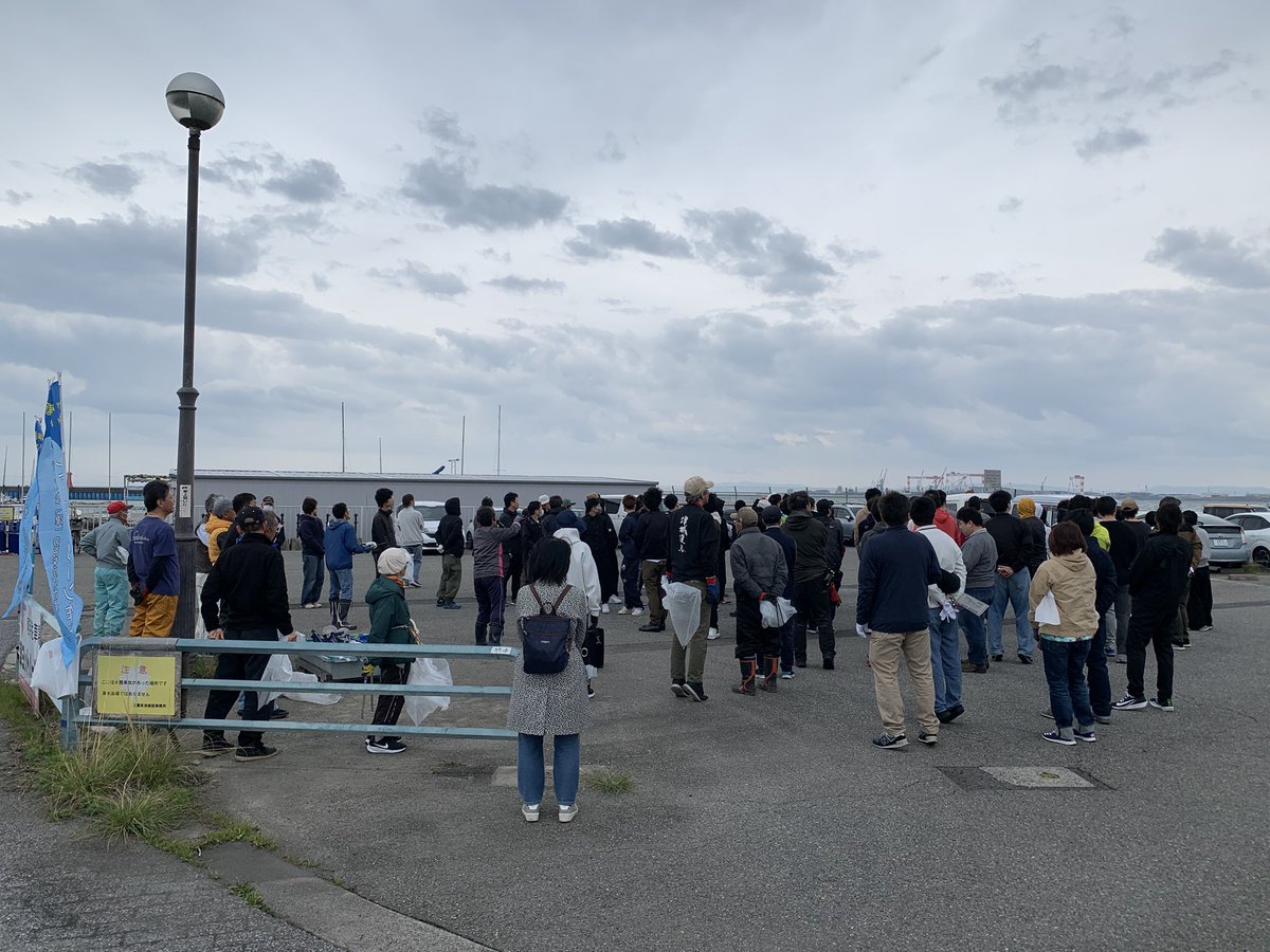 community_serv's tweet photo. 定期海岸清掃に参加です🌊✨️
伊勢湾で波の花が？！
参加者の皆様お疲れさまでした
 #ホットな阿漕浦ネットワーク 
 #継美隊 
 #アングラーズプロジェクト 
 #ウミガメネットワーク三重 https://t.co/CA4oTECotn