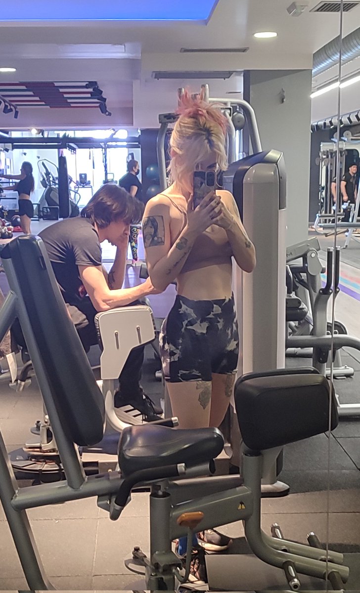 𝚂𝚊𝚕𝚕𝚢 tweet media