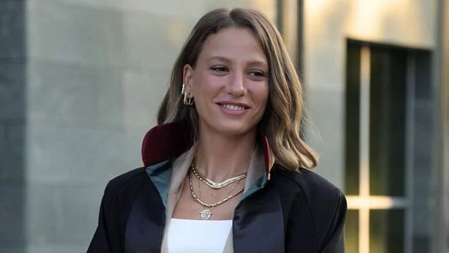 serenay sarıkaya son 10 yılda sadece 4 proje yapmış neden herkes tekelleşme konuşulunca üstüne gitmişti ki