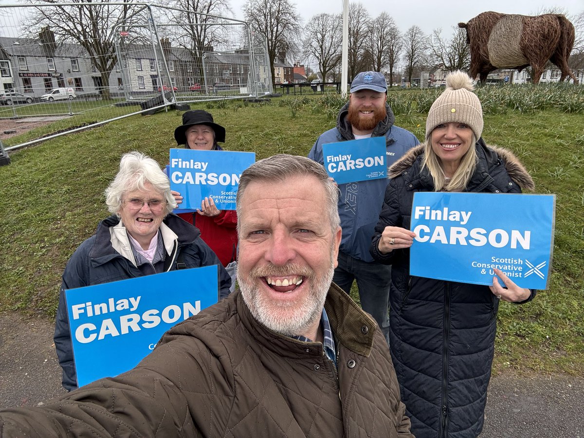 fincarson's tweet photo. Thank you to everyone who came to the door to speak to me and the team in Castle Douglas today!
It’s clear it’s between the SNP and me in Galloway and West Dumfries!
#VoteLocalVoteCarson
#VoteCarson https://t.co/b27CLQfESK
