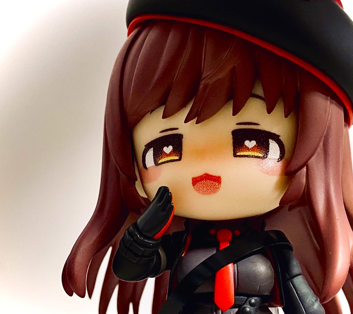 #深夜のねんどろ撮影６０分一本勝負
#nikke 
4/4【しあわせ】

遅刻しました！
「指揮官が変な趣味をやめて、私のそばにいてくれて幸せです❤️」
昨日のテーマ「しゅみ」に続き、今日は幸せそうな指揮官LOVEのラピ。

結局、彼女をドン引きさせた趣味とは何だったのか。