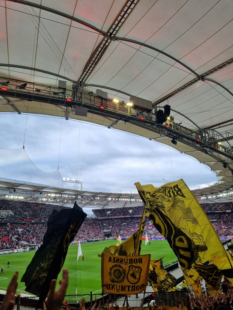 Mel 📯🖤💛 tweet media