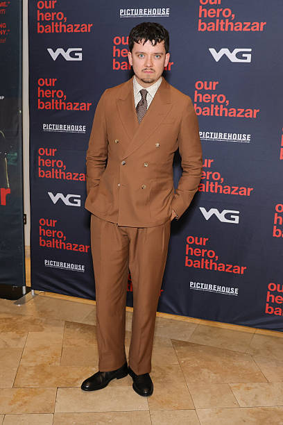 A_ButterfieldFr's tweet photo. De nouvelles photos de Asa Butterfield a Los Angeles pour l'avant première du film Our Hero Balthazar 

New photos of Asa Butterfield in Los Angeles for the premiere of the film Our Hero Balthazar https://t.co/wjgL5beq5r