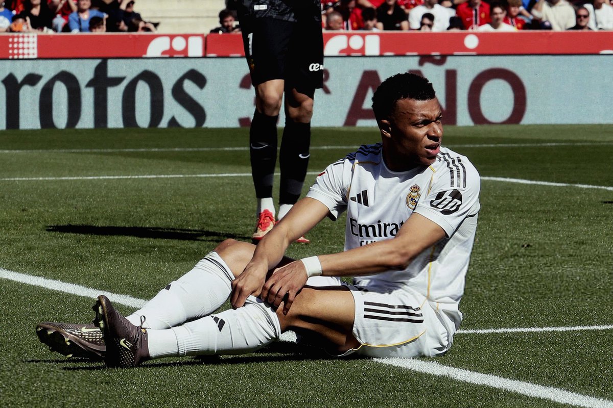 ᴍᴀɴᴜ. tweet media