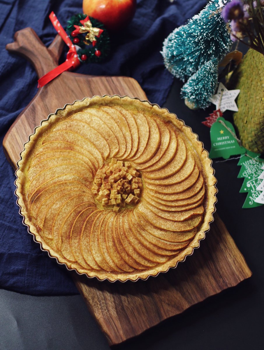 JacketsThe's tweet image. " Today’s not just a date— it’s a pause for gratitude, a toast to small joys, and a reminder: magic lives in the moments we choose to celebrate. Happy [节日/仪式名，如：Thanksgiving/生日/纪念日]!  #CelebrateTheSmallStuff"