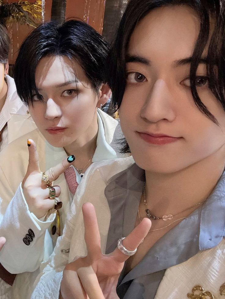 yshinourii's tweet photo. Nothing can stop me from loving you, you're just a special one for me, i will be always staying by your side. I'm sorry that i didn't prepare much this time but you know that i always here for you ♥️♥️ ps i cant reach through my acc 🫠🫠 https://t.co/y4BJSlybaN