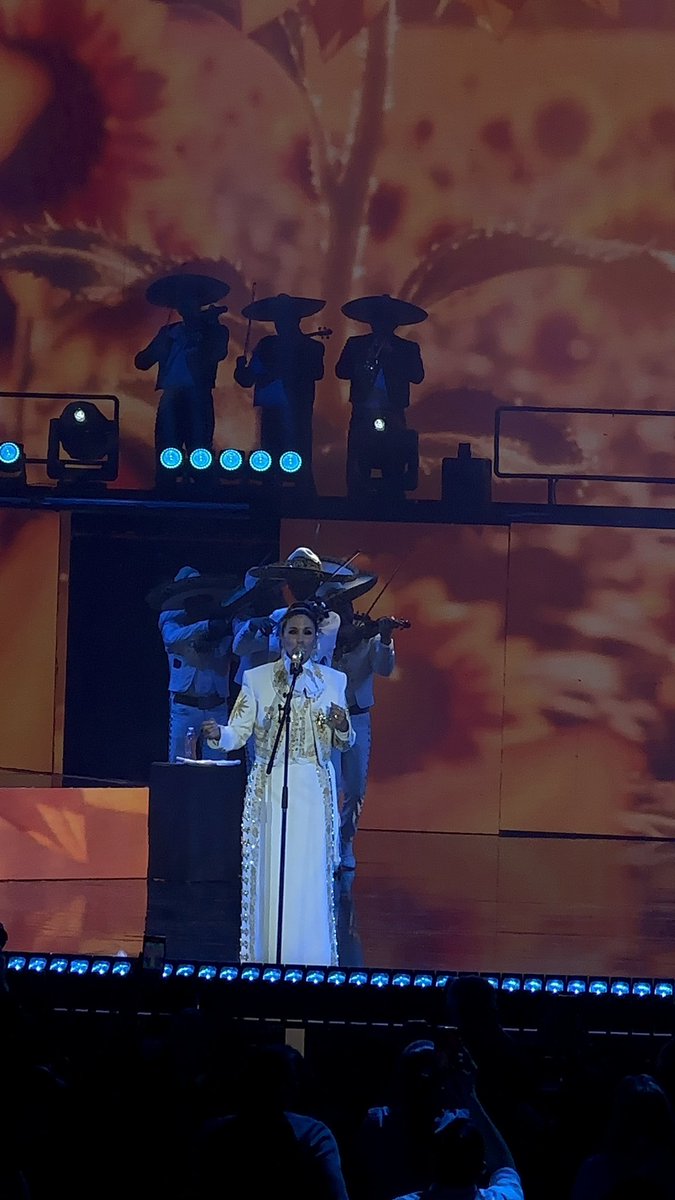 Yarelis 🌘 tweet media