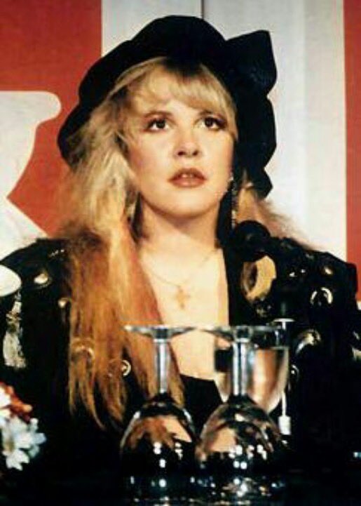 ev🐣 | buckingham nicks lover 🌻 tweet media