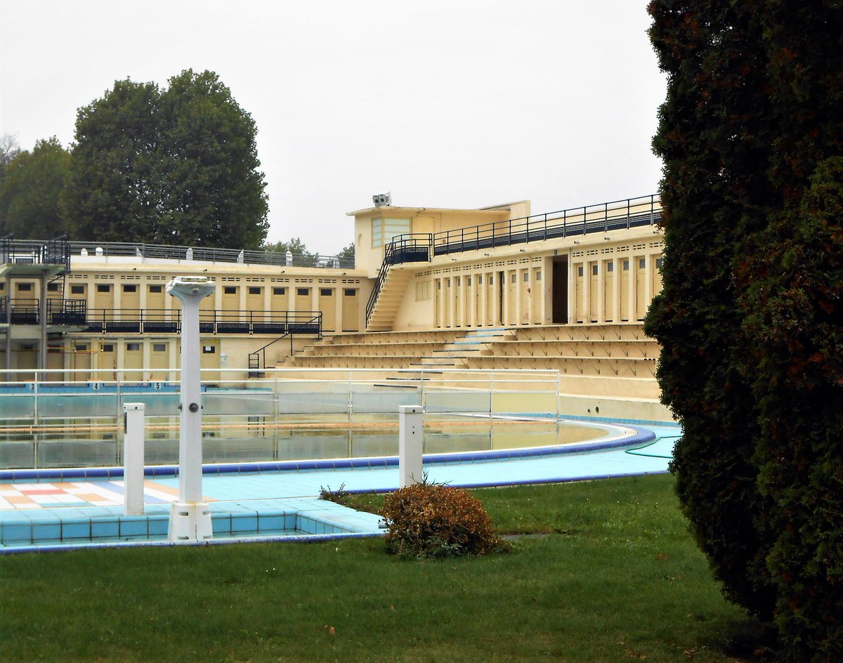 De_Dwarslat's tweet image. Noord-Frankrijk viert weer Printemps d'Art Déco. Die bouwstijl was de trend na #ww1, toen hier veel herbouwd werd. Ook stadions.
#artdeco  #stadiums
