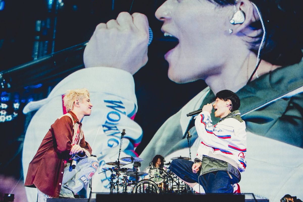 Taka『同じステージでTAKUYA∞君と話した事がないんですよ。ヤンマースタジアムでは怪我して助けに来てもらった事もあり目を見て話せなかった。今日同じステージで初めて話したいと思います』
前回はステージで傾聴姿勢だったTakaが笑顔でTAKUYAの歌を聴いてるの観て本当に幸せで涙止まらなかったな