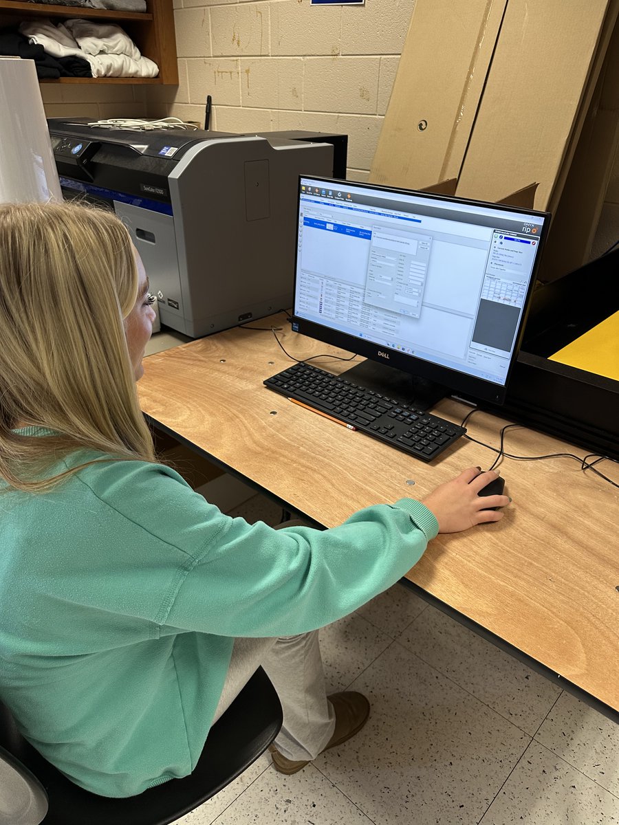 wep_us's tweet photo. Southwestern High School ABA students are gaining hands-on experience in their public relations apprenticeship!

From researching events, to customizing layouts and overseeing production of a final product — students are learning every step of the PR process. #uswepproject https://t.co/EnwQ55ZdhV
