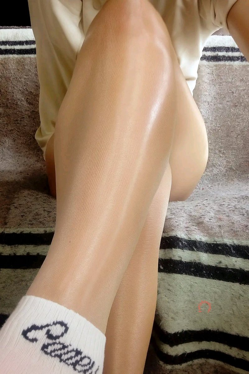 Pntyhsewear99's tweet image. #pantyhose #skin #colour #shine #tights #thinsocks #smooth #nylonlegs #shared #like