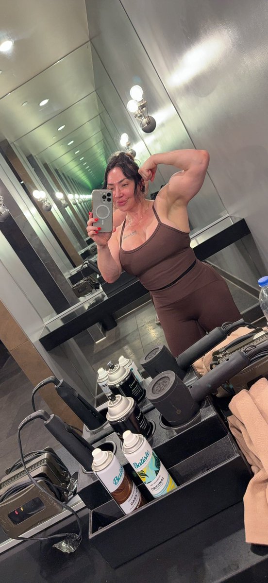 SexyBuffBabe tweet media