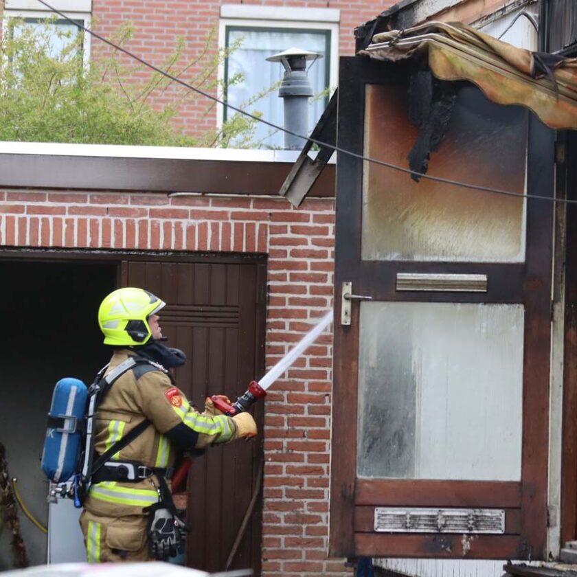 Woonwagen onbewoonbaar na brand aan E. van Slogterenlaan in Heemstede