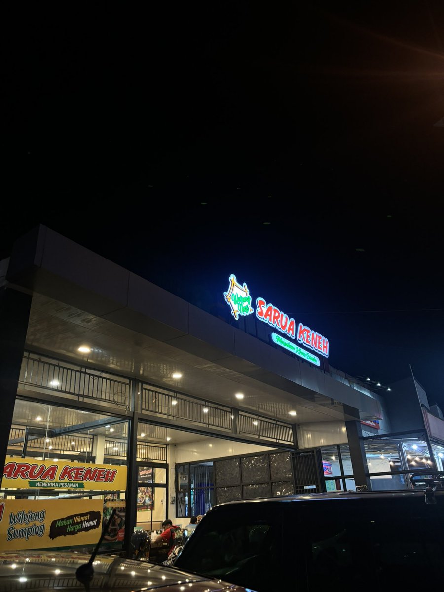 aufanasdq's tweet photo. menutup day 1 dgn makan malam di Sarua Keneh dan Teh Talua Malimpah Abang Ucok, klo abang yg lain mungkin beda rasanya🤣 buat yg ga suka bau telur mungkin akan kurang cocok ya karna mayan kecium bau amis, sedikit tertolerir oleh bubuk milo yg klo aku sendiri prefer original nya https://t.co/4gJf5nw3N9
