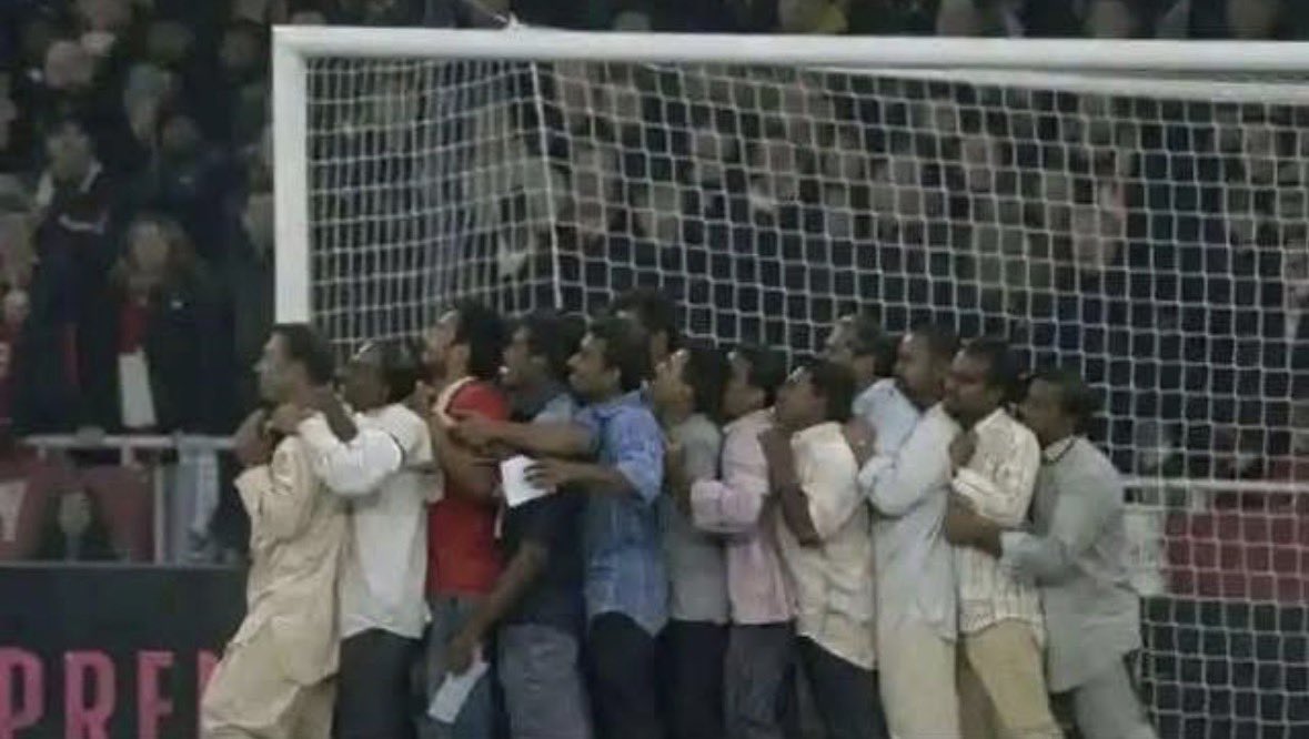 PLUS ONE +1 tweet media