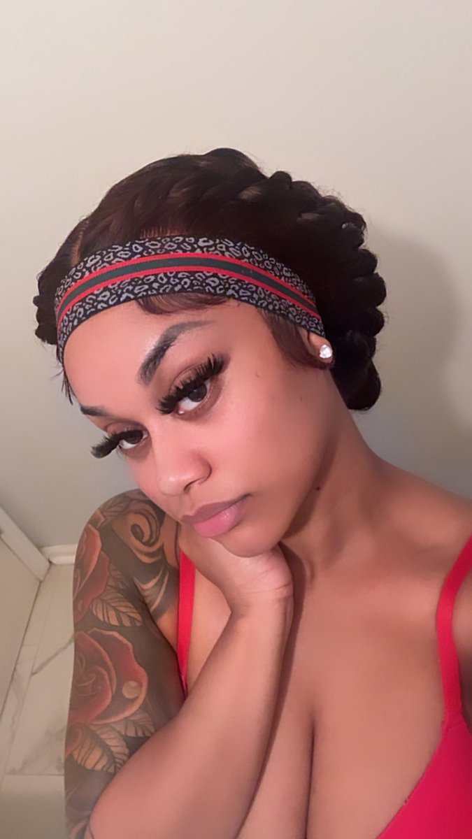 layla tweet media