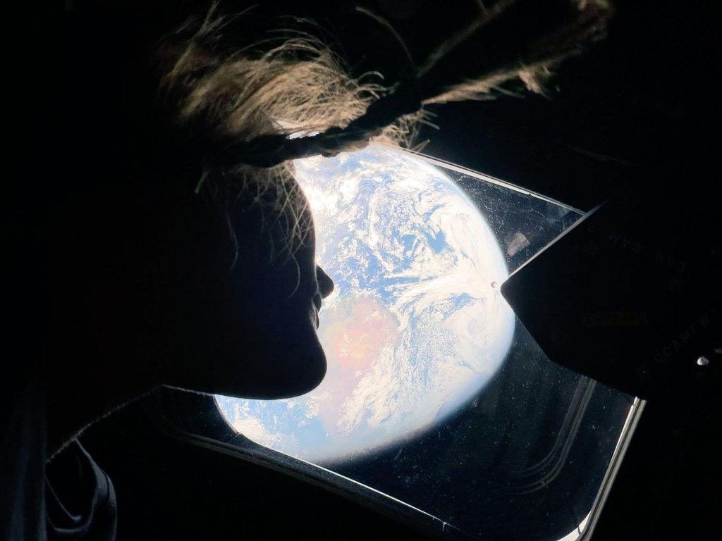 mmagro's tweet photo. Enfim a foto que eu esperava!
Christina Koch, trança em zero-G, sorrindo pra Terra... da Orion. Bala demais!

Foto: NASA / Artemis II crew
#ArtemisII #NASA #ChristinaKoch https://t.co/iqAlGND62L