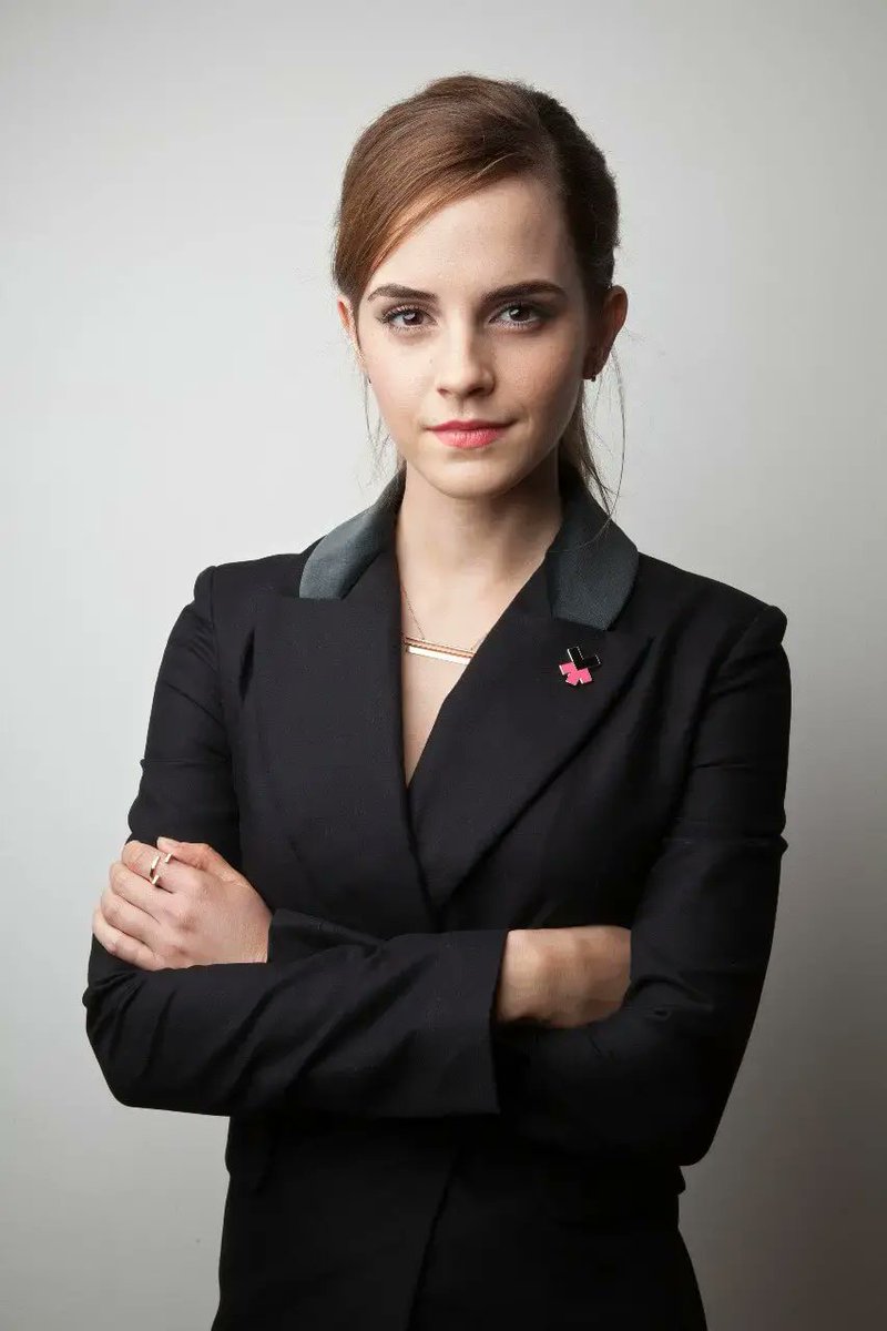 Moonsurface_7's tweet photo. #emmawatson to #variety for stepping down from showbiz  after "little women" :    "I felt caged to sell something i didn't have control. " #FreeReadKU #oscarsgr #HollywoodLeavesFrance #harryonsnl #un https://t.co/EdC0x4dDAN