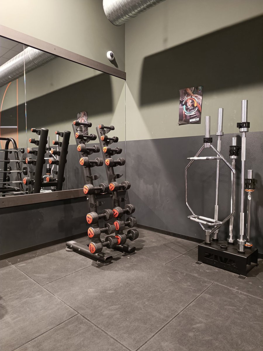 gloire au caca tweet media