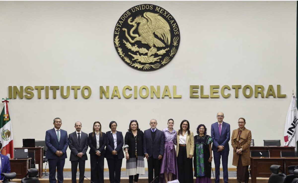 C_Humphrey_J's tweet image. ✨Tras cumplir su encargo constitucional, despedimos a tres Consejerías Electorales que hoy concluyen su labor en el @INEMexico.
@DaniaRavel, @CZavalaP y @JaimeRiveraV reconozco su esfuerzo, dedicación y compromiso con la #democracia mexicana durante estos años. 
Su trabajo fue