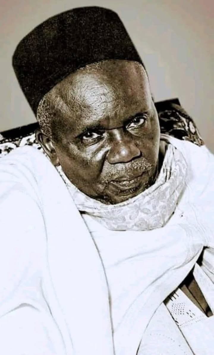 *💚SERIGNE BABACAR SY RTA🤍🙏🏾*
*Néna🗣️« Sabab lu leen te bu leen sukkandikoo yëngu ya*
*Deel tektaloo dara*
*Sooga yaakaar dajug alal ya*
*Moo gën sàggan dem di tuumaal*
*Yalla ak dëkk ya »🤌🏿❤️*
*Sabab Lu Lén🙏🏿*