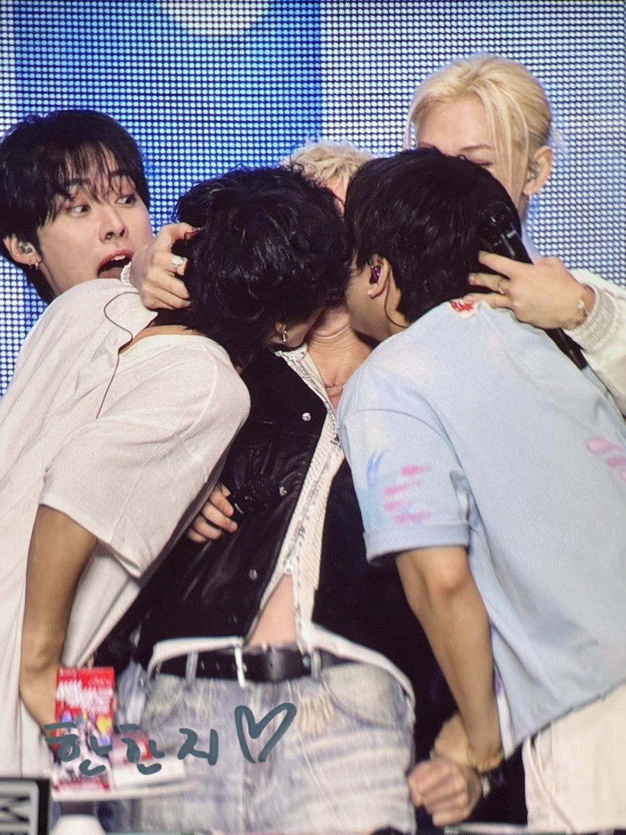 aleks 🦈 tweet media