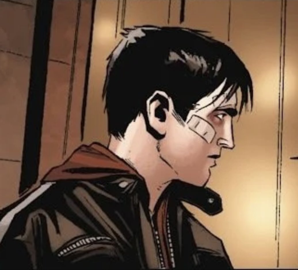 nightsrunnerr's tweet photo. The way Jason was drawn in that specific panel from 2011 makes him look so much like battinson… 
Bruce Wayne you ARE the father https://t.co/ypCvdBtxe5