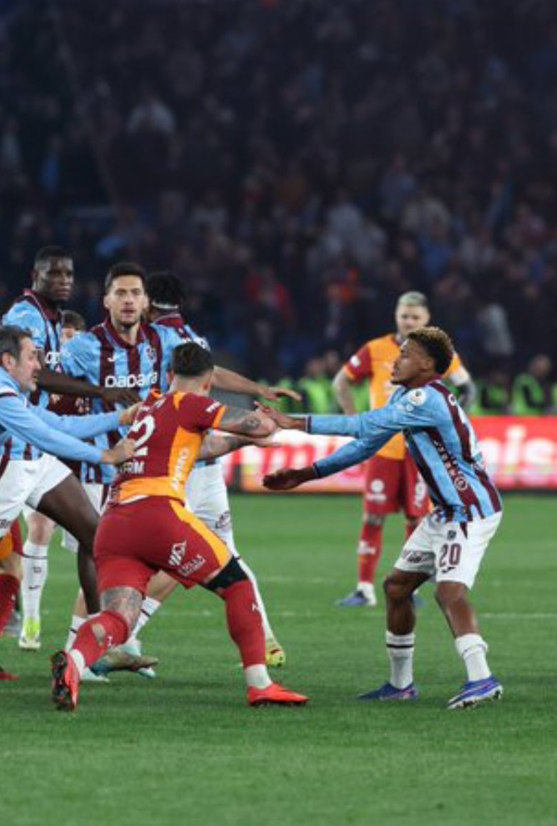 LeroyLugacy🇳🇬#GoHomeİcardi #GoHomeTorreira tweet media