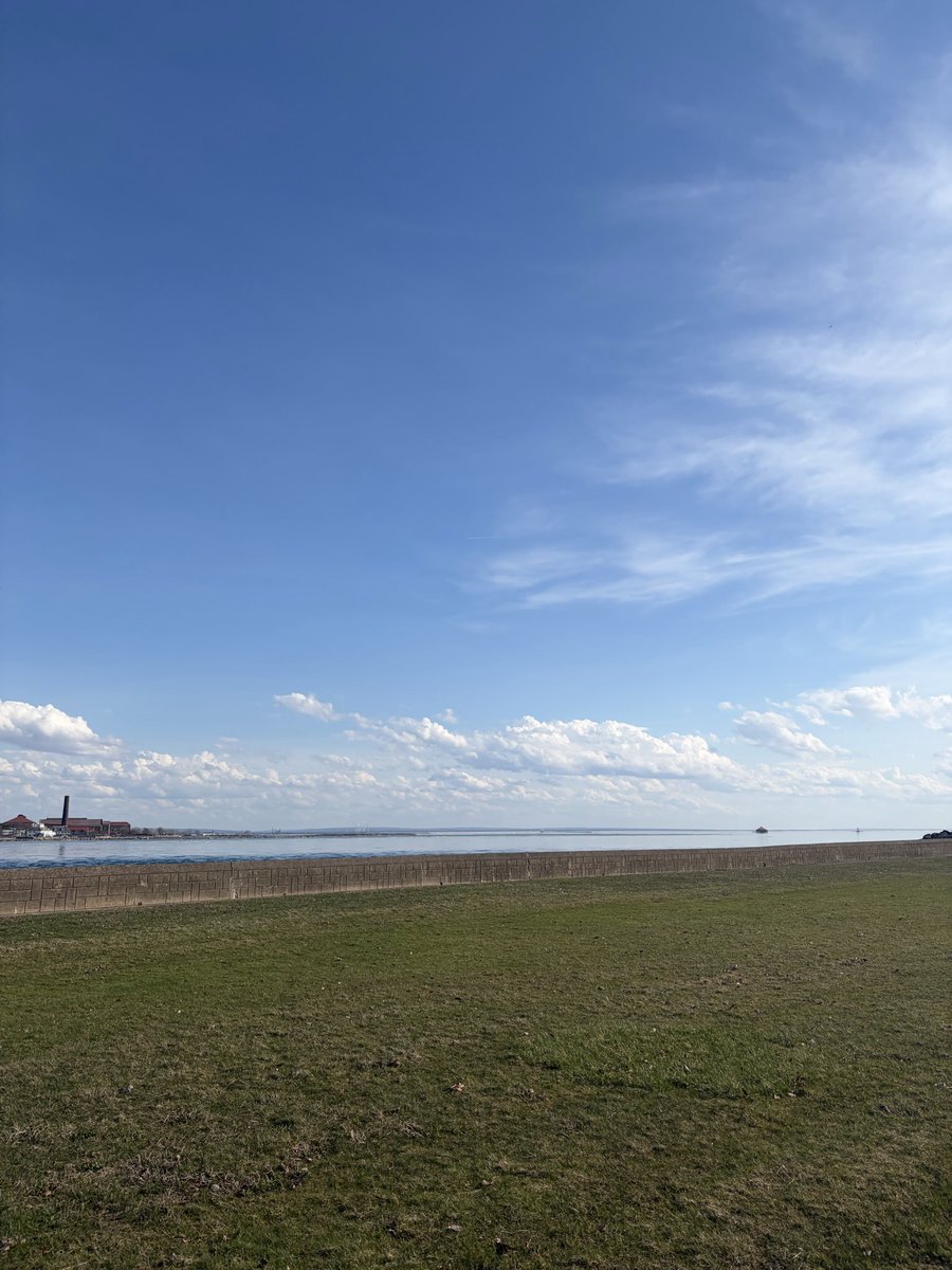 matthewdero25's tweet photo. @stormwx1 22 degrees &amp; Sunny in Fort Erie https://t.co/WXBEUw49cC