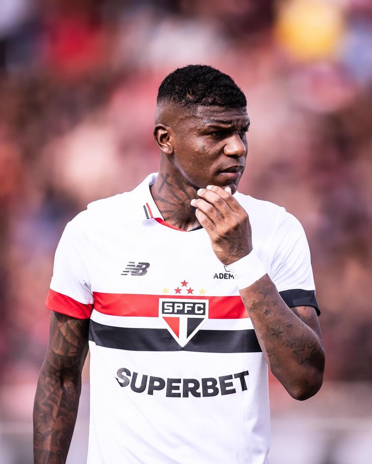 SPFC1935_x_'s tweet photo. UM PROBLEMA NOVO TODOS OS DIAS, LIBERAM FERRARESI (SEM REPOSIÇÃO), AGORA DESCARTAM ARBOLEDA COMO SE O JOGADOR FOSSE UM PROBLEMA, DESDE QUE ROGER MACHADO CHEGOU, ELE SÓ DESTRUIU O ELENCO, LOUCURA COLOCAR DÓRIA OU TOLOI A FRENTE DO EQUATORIANO. BIZARRO https://t.co/psIsfGwwWC