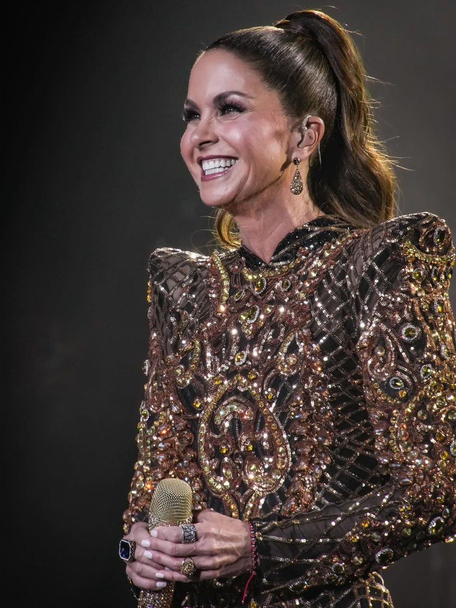 𝑪𝒂𝒓𝒐𝒍 𝑨𝒛𝒆𝒓𝒆𝒅𝒐 🐝💫 tweet media