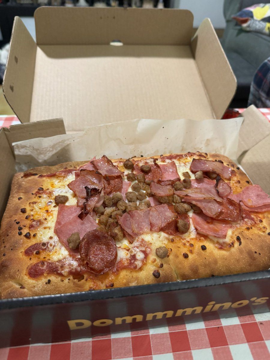 Bjonic's tweet image. La nueva pizza de @DominosPizza_ES es malísima #dominos