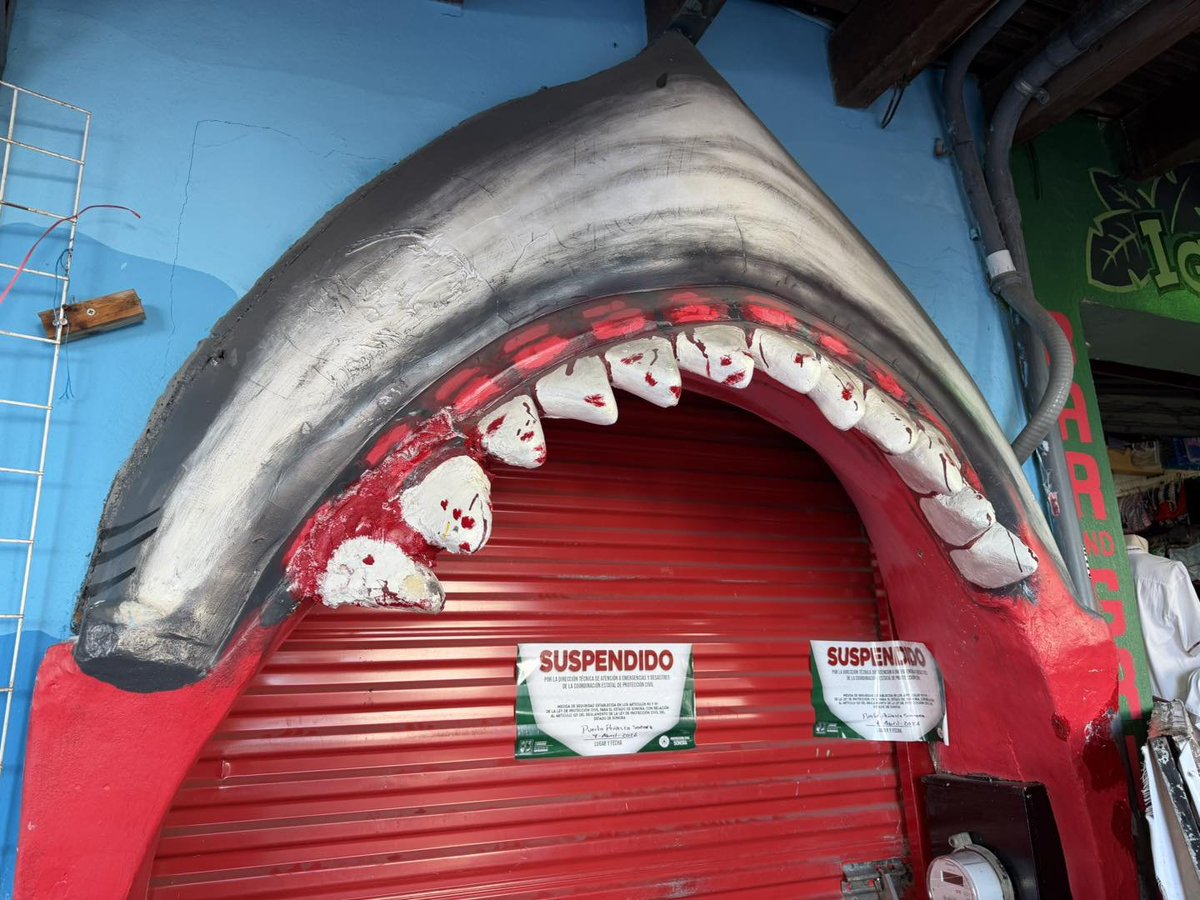 elalbertomedina's tweet image. Tragedia en Puerto Peñasco, #SONORA, en plena Semana Santa.

Un joven turista de 25 años, originario de #Tucson, #Arizona, murió tras sufrir una caída de 7 metros desde la terraza de un bar cerca del malecón.

Los hechos ocurrieron la madrugada del sábado 4 de abril, cerca de las