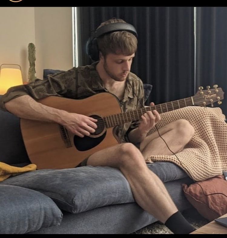 allie the alien 👽 tweet media