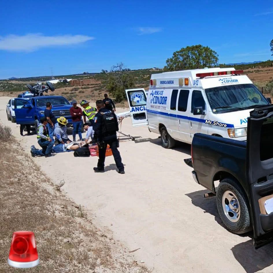 TecateShore's tweet photo. #AlMomento
🚨 SE ACIDENTA TURISTA TIJUANENSE en un camino de terracería en las inmediaciones de Hacienda Santa Verónica y Rancho Palomares 🧐‼️
▪️Fue atendido en el lugar por paramédicos de Rescate Cóndor tras impactarse con una piedra en la moto que circulaba a alta velocidad 🚨 https://t.co/Lso52ZZOAs
