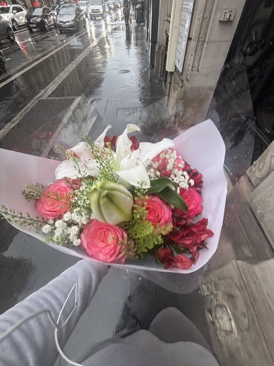 92isss's tweet photo. soyez vos propres fleuristes !!! https://t.co/ihOqduGijl