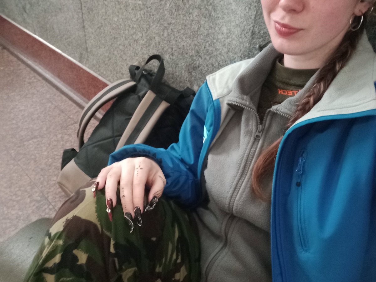 чекаю потяг щоб їхать на крокуси!!