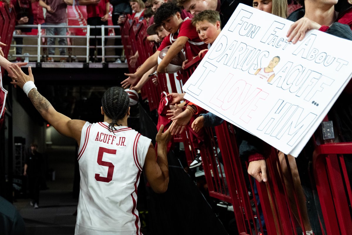 Another fun fact about Darius Acuff...The first RAZORBACK to win POINT GUARD OF THE YEAR 💯