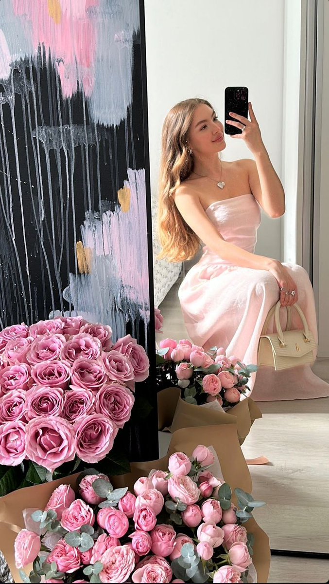 ❥•͜͡ηιηα tweet media