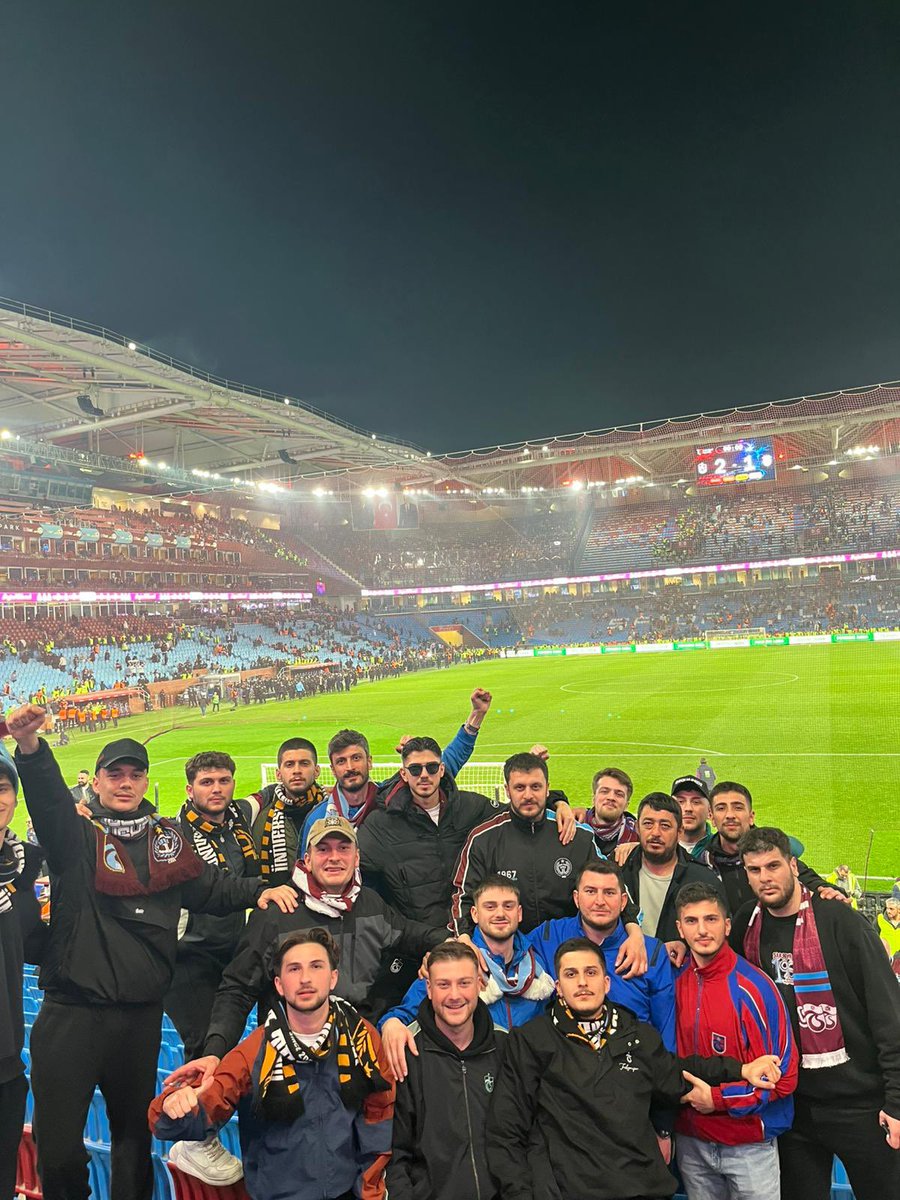 mecidmalkocc's tweet photo. Bugün önce u-17 ardından u-19 ve a takımımızın yanındaydık yaşasın Trabzonspor mücadelemiz.

#ÜniversiteliTrabzonsporlular https://t.co/btIqs9KwBV