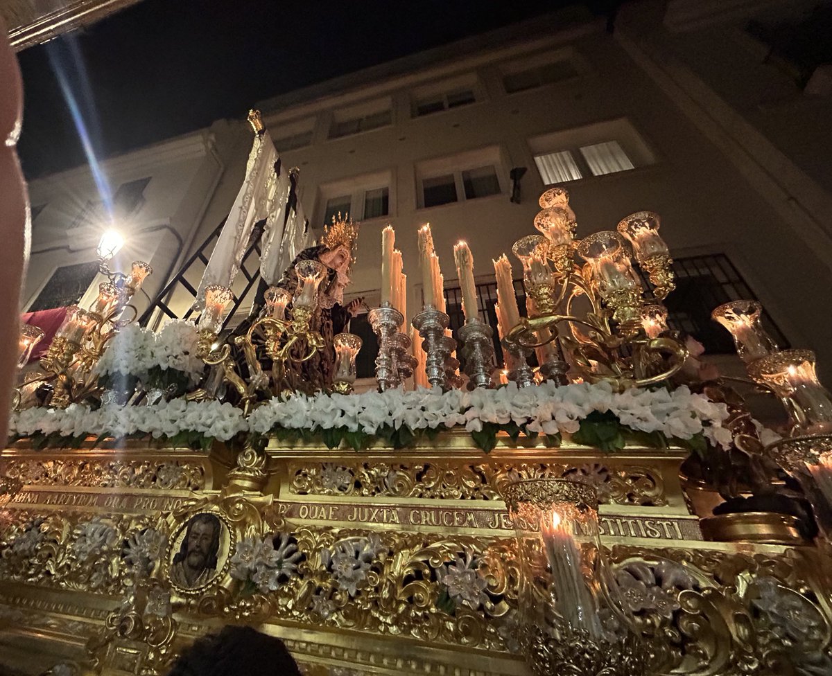 AsiloCapillita's tweet photo. Y en calle Cuna…la Soledad de San Lorenzo. https://t.co/mq9eKna1tg