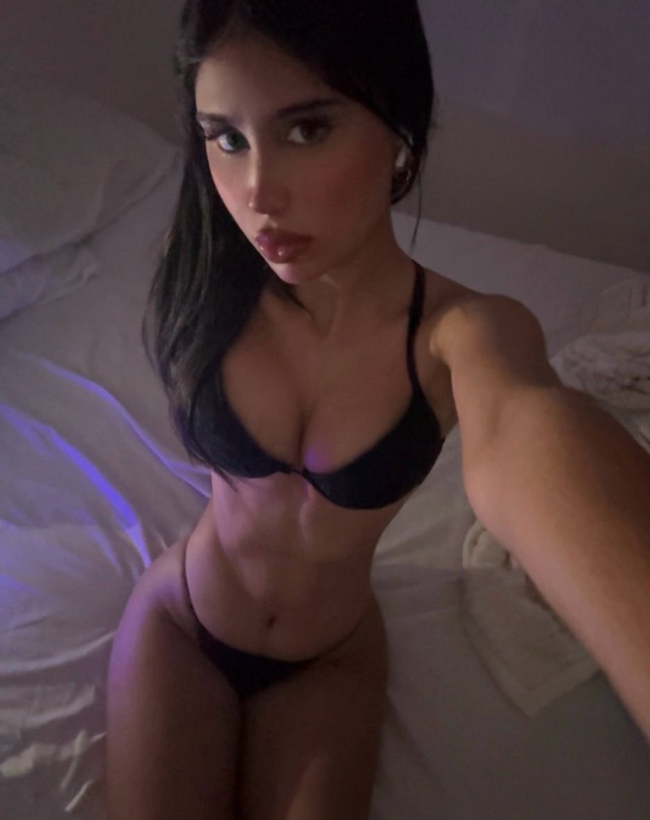 LexiaGlow's tweet photo. nude version in the comments ↓ https://t.co/Ag64UmrLUu